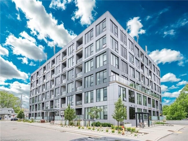 Building Photo - 690 King St W Unit 105