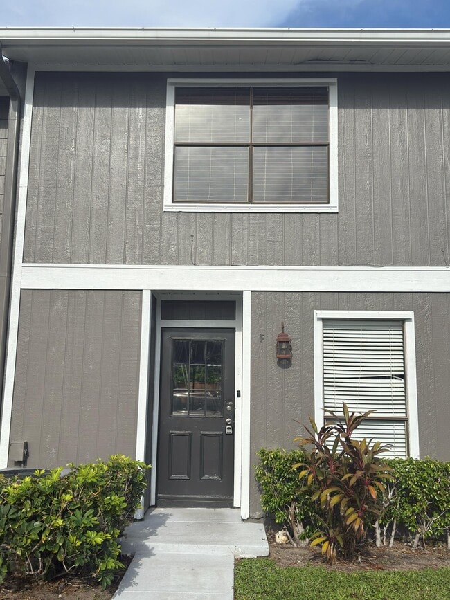 Building Photo - 799 Hill Dr Rental