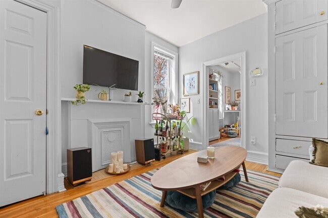 Building Photo - 109 Erie St Unit 4L Rental