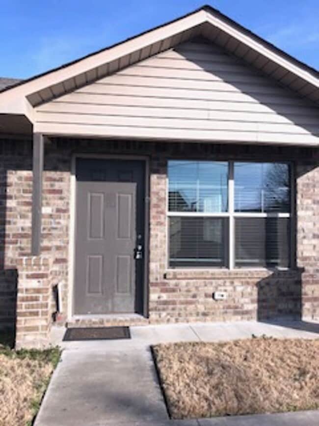 Building Photo - Scott-5124 South 29th Duplex Unit B