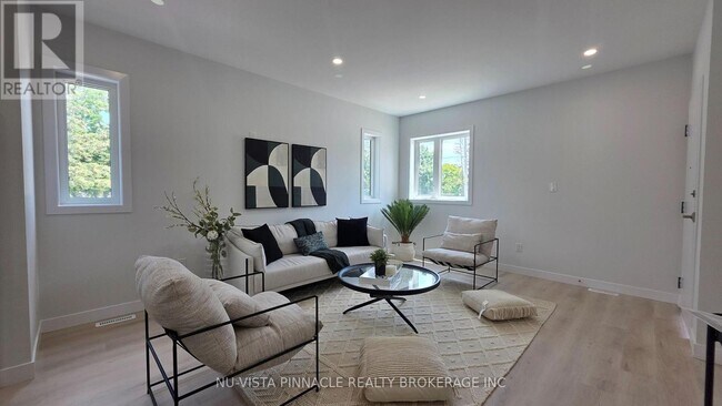Photo - 1208 Fanshawe Park Rd E