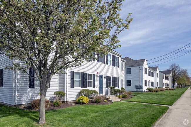 Building Photo - Newport Landings Apartment Community