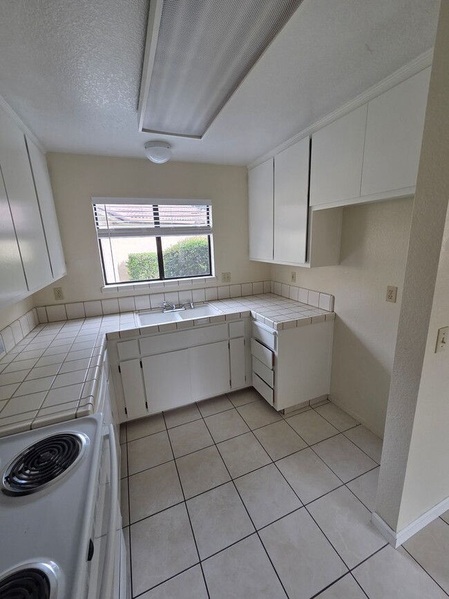 Photo - Available Now!! Delightful 2 bedroom, 2.5 bath condo!!