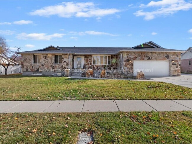 Building Photo - 6837 Creekcove Way