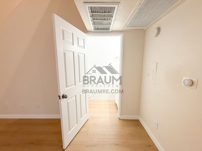 Photo - 5245 Riverton Ave Unit 205