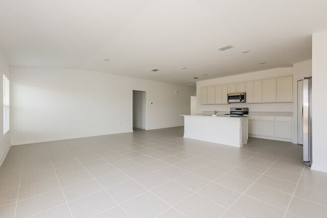 Photo - 3008 Totem Rd