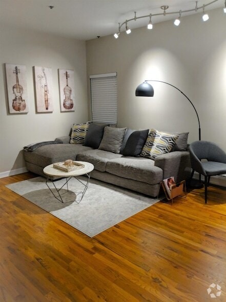 Building Photo - 601 Monroe St Unit 1B Rental