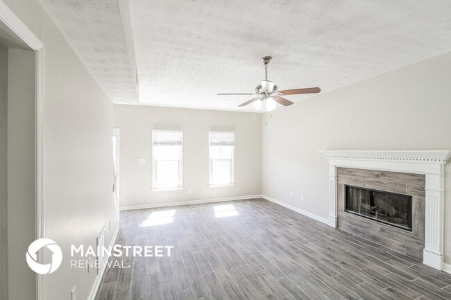 Photo - 754 Woodstone Rd