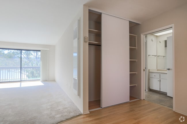 1HAB,1BA - 702 ft² - Strawberry Shores