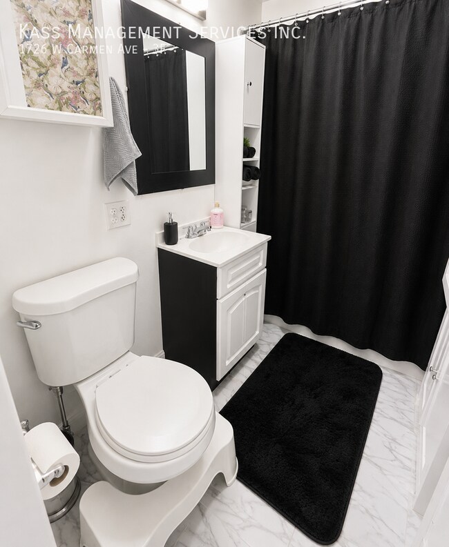 Photo - 1726 W Carmen Ave Unit 3F