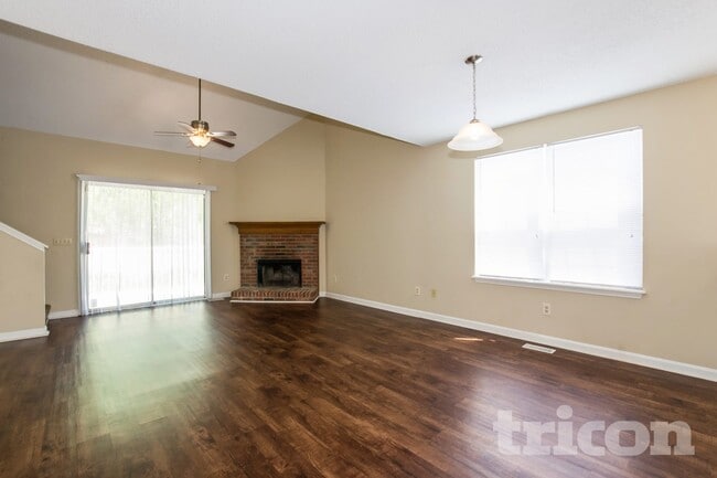 Photo - 207 Salusbury Ln