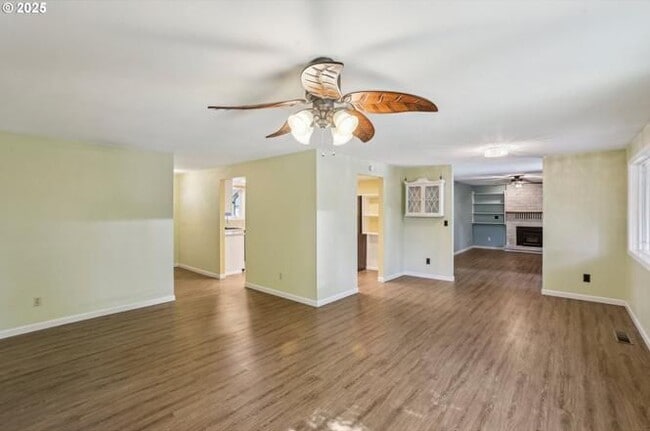 Photo - 374 NE 34th Pl