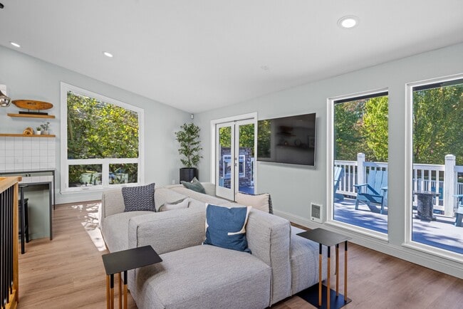 Espacio para casa club en 2000 Lake Washington Apartments en Renton, WA 98056 - 2000 Lake Washington Apartments