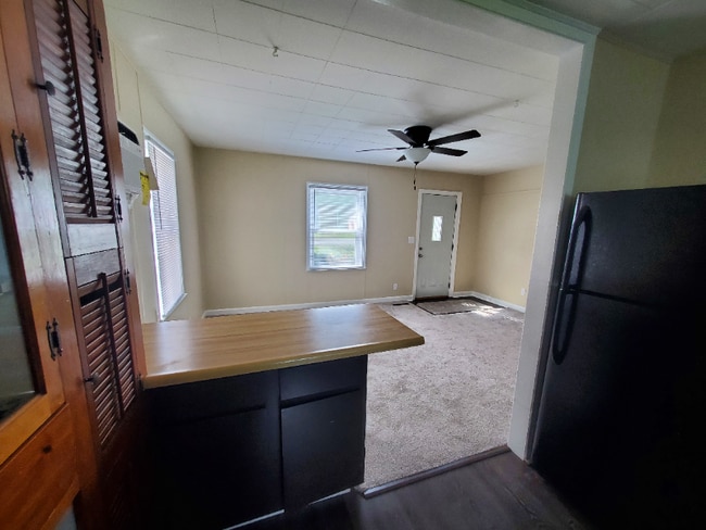 Photo - 722 Wildwood Dr