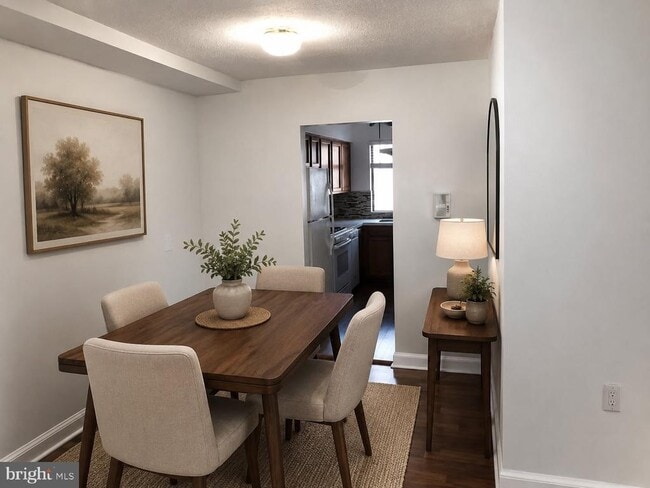 Building Photo - 3819 Davis Pl NW Unit 2