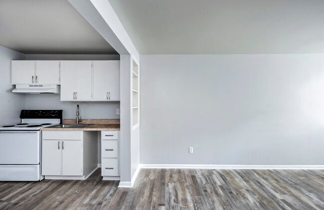 Kitchen - Riverview Place Apartments