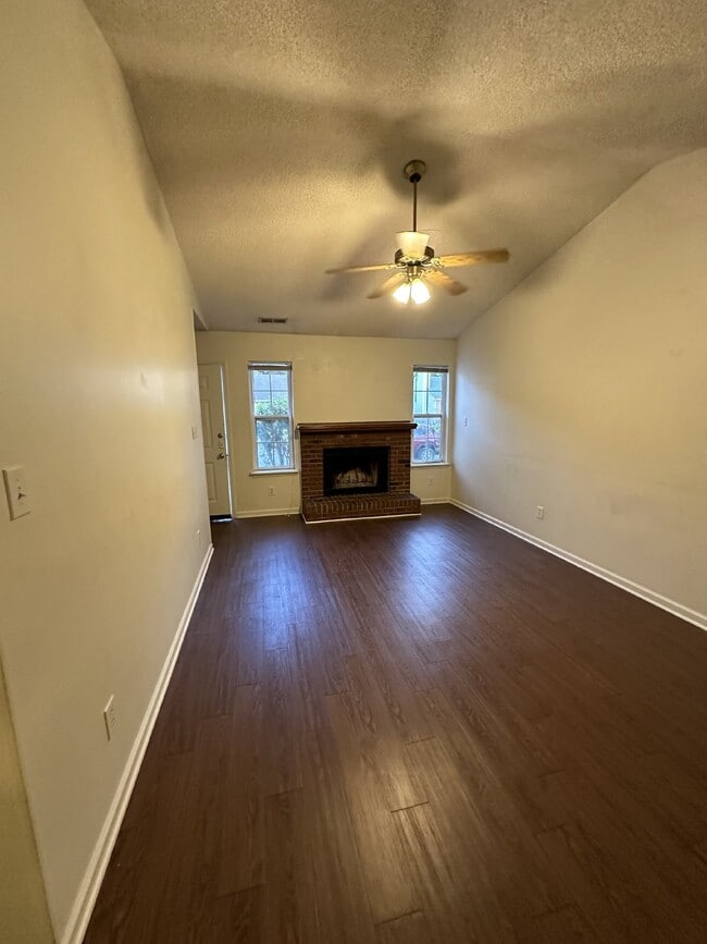 Photo - 104 Glenside Ct