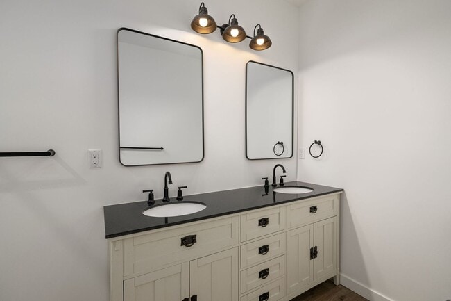 Photo - 6763-6765 N Elman Unit 6765