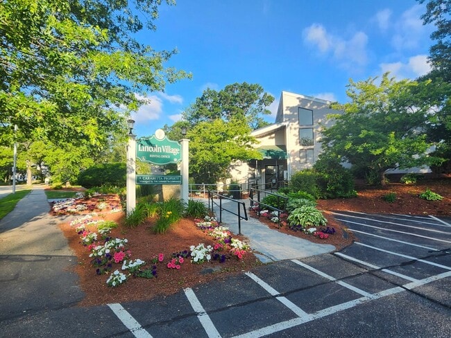 Leasing Office - Lincoln Village