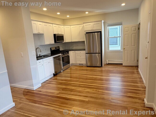 Photo - 172 Putnam Ave Unidad #2