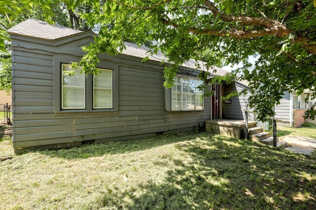 Photo - 2 BED/ 1.5 BATH Close to Botanical Gardens...