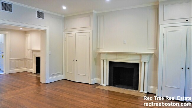Building Photo - 1712 Beacon St Unit 11 Rental