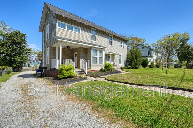 Building Photo - 654 Ravenel St Unit C