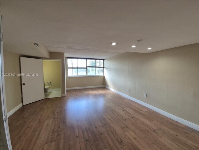 Photo - 6045 NW 186th St Unit 308