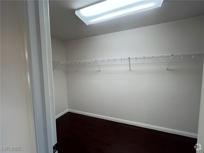 Building Photo - 8154 Old Creek Ranch St Rental