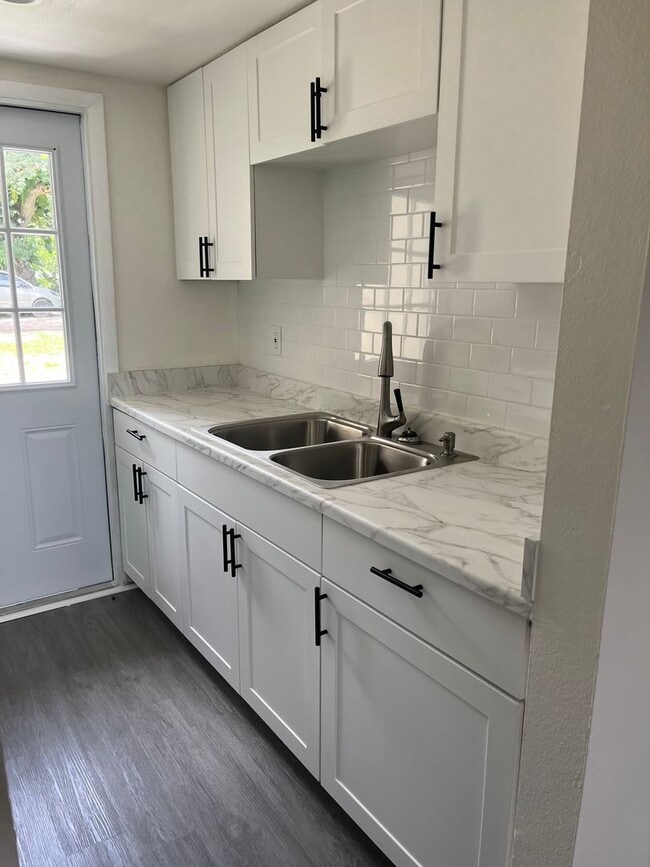 Building Photo - 721/723 Burdick Ave Unit 721
