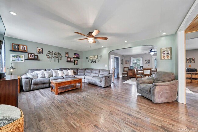 Photo - 818 Winterton Rd