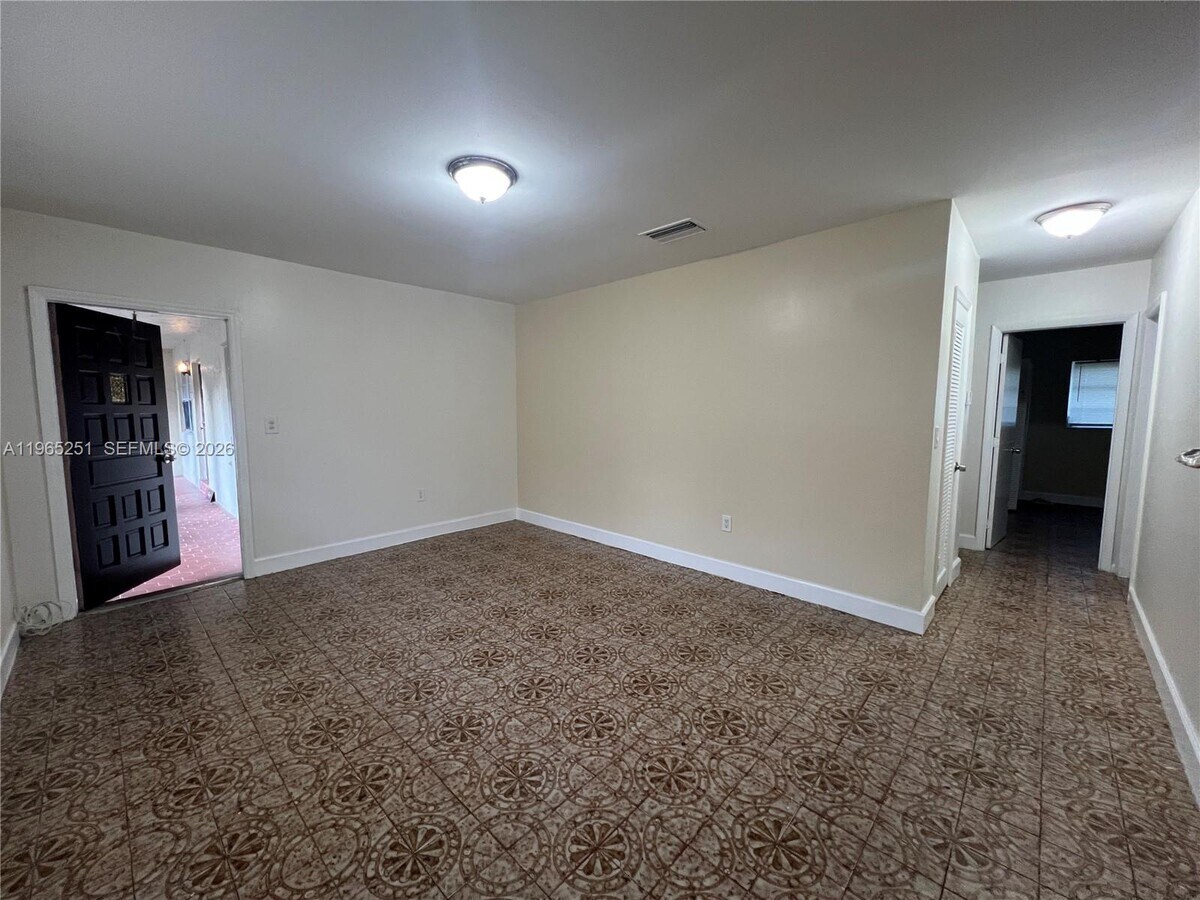 Photo - 11931 NE 12th Ave Unidad 11931