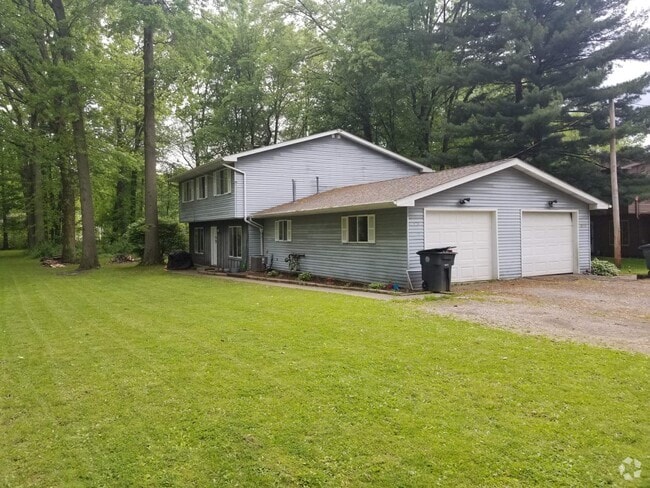 Building Photo - 1117 Rosewood Dr NE Rental