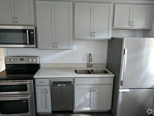 Building Photo - 13813 Cedar Rd Unit #103 Rental