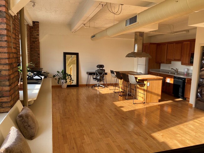 Photo - Temple Building