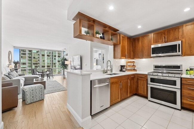 Photo - 20 Newport Pkwy Unidad 1511