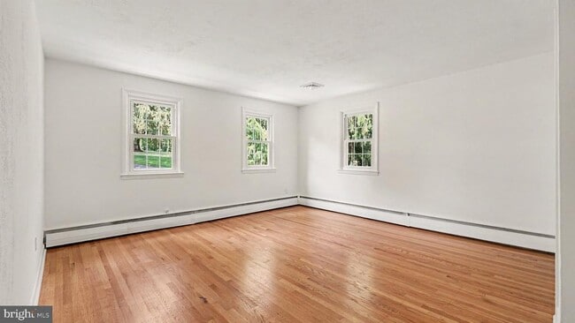 Photo - 31 Beacon Hill Ct