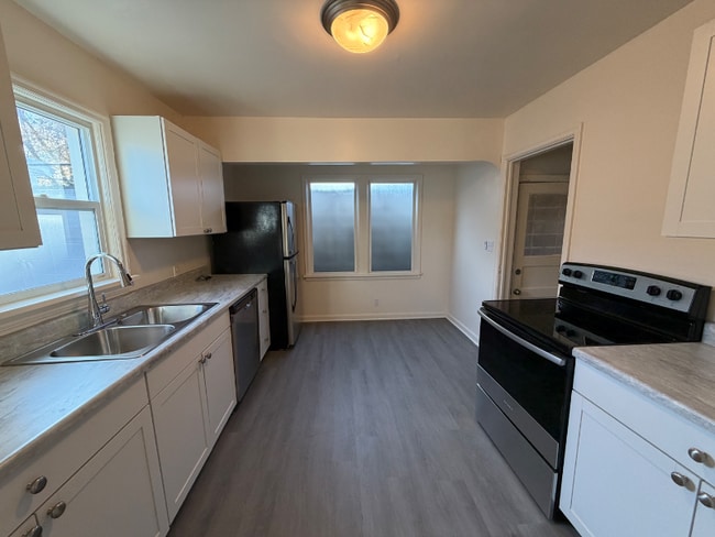 Photo - 820 Central Ave