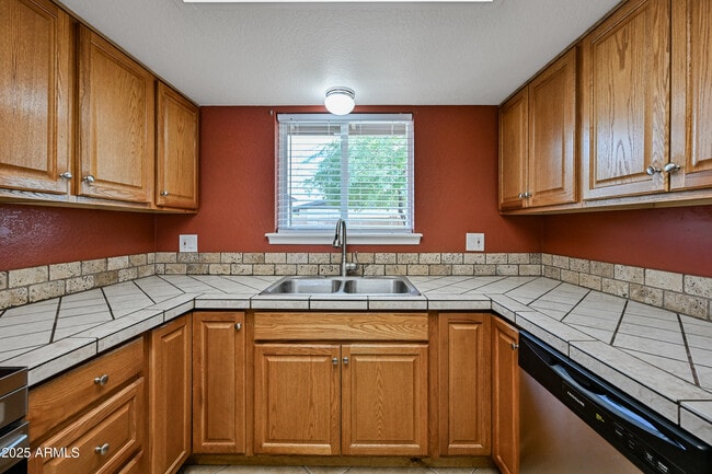 Photo - 1503 E Florian Ave