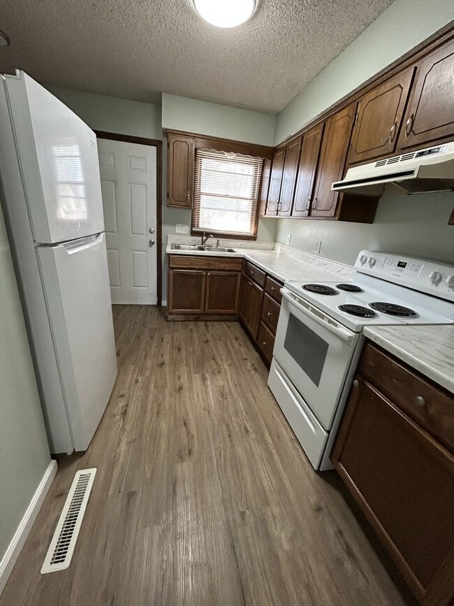 Photo - 801-803 Rouse Duplex Unit 801 N Rouse