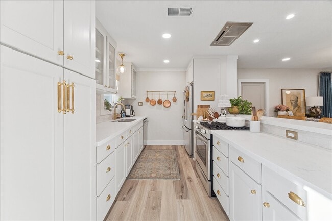 Photo - 5907 Hewitt Dr