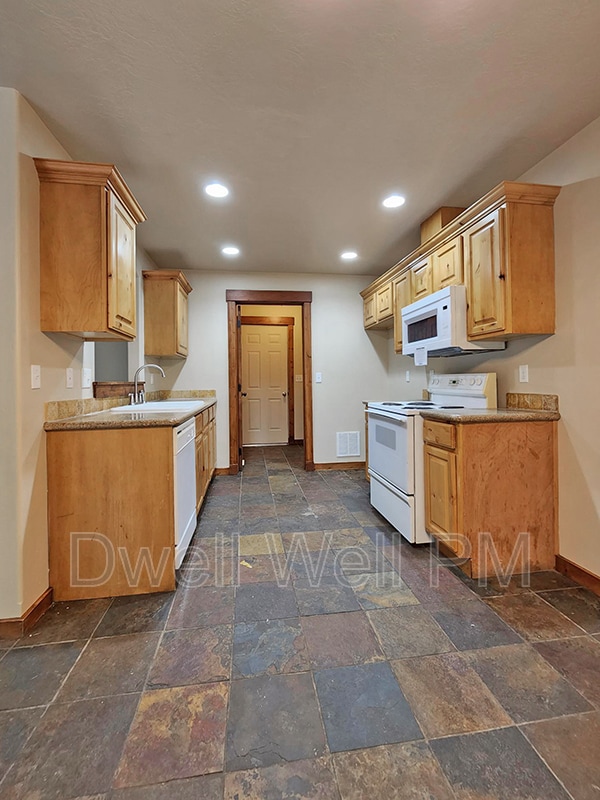Photo - 115 N Gem St