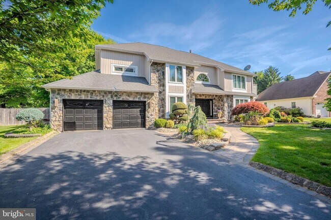Photo - 61 Amherst Way