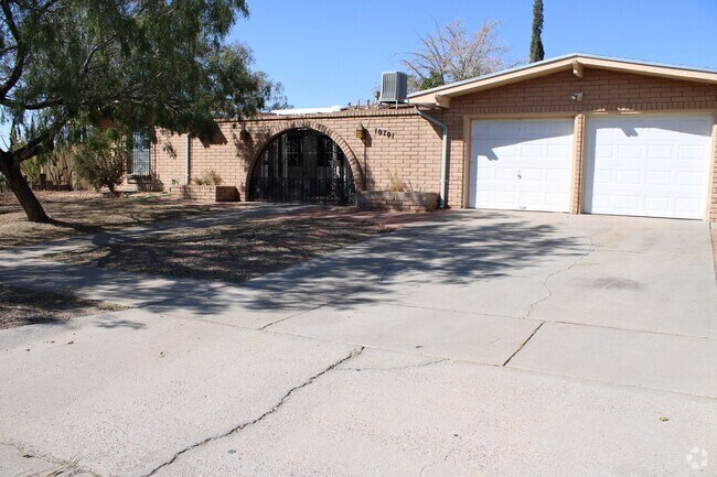 Building Photo - 10701 Camaro Ct Rental