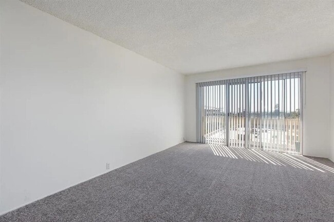 Photo - Large 1-bedroom condo at The Plaza Condos in Pacific Beach Unidad 230