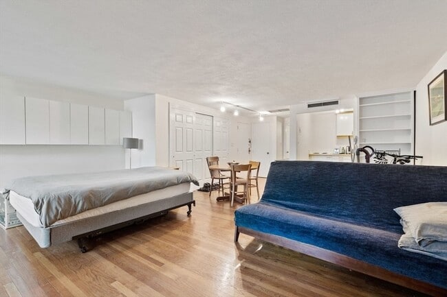 Building Photo - 260 Beacon St Unit 3