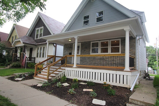 Building Photo - 2970 S Clement Ave