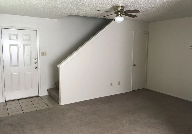 Photo - 3205 Eagle Hill Ct Unit B