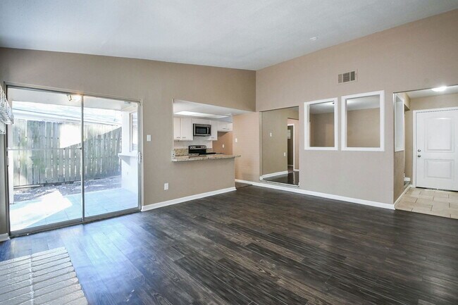 Photo - 21 Pineash Ct