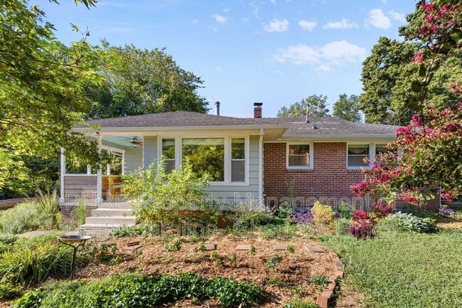 Building Photo - 1638 Academy St